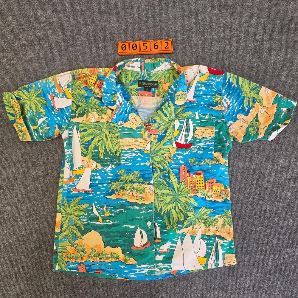 Vintage 90s Bushwacker Hawaiian Button Up Shirt. Size small